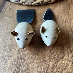 (Kikkerland) Wood Cheese Knives 2 Mice Spreaders Stainless Steel Charcuterie